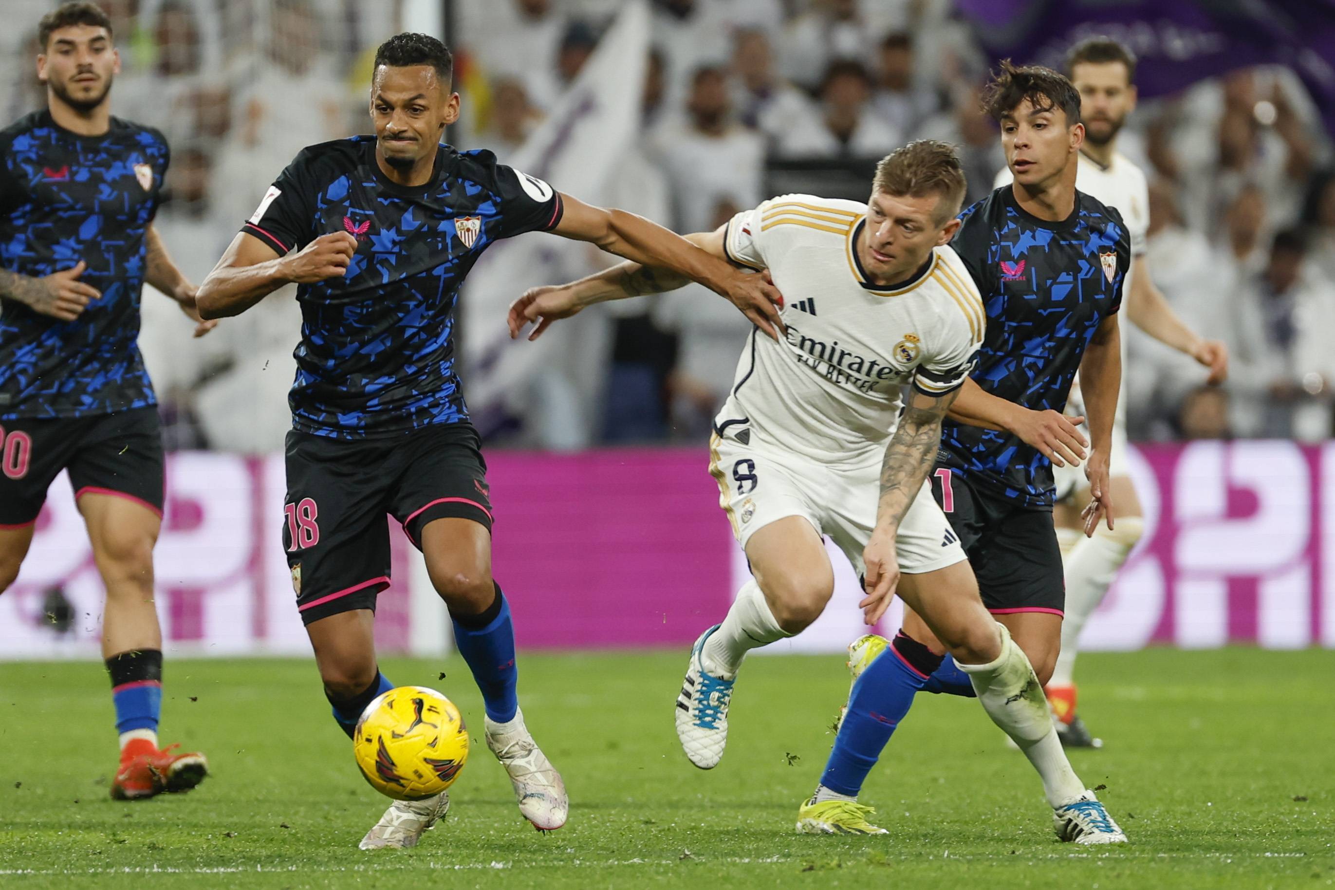 乐鱼体育app下载地址-塞维利亚逆转战胜对手，实现联赛三连胜