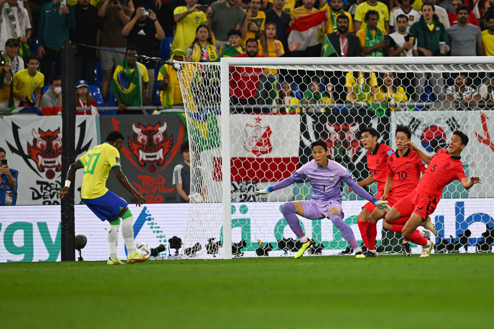 罗马尼亚队逆转胜利,晋级淘汰赛 罗马尼亚队逆转胜利,晋级淘汰赛