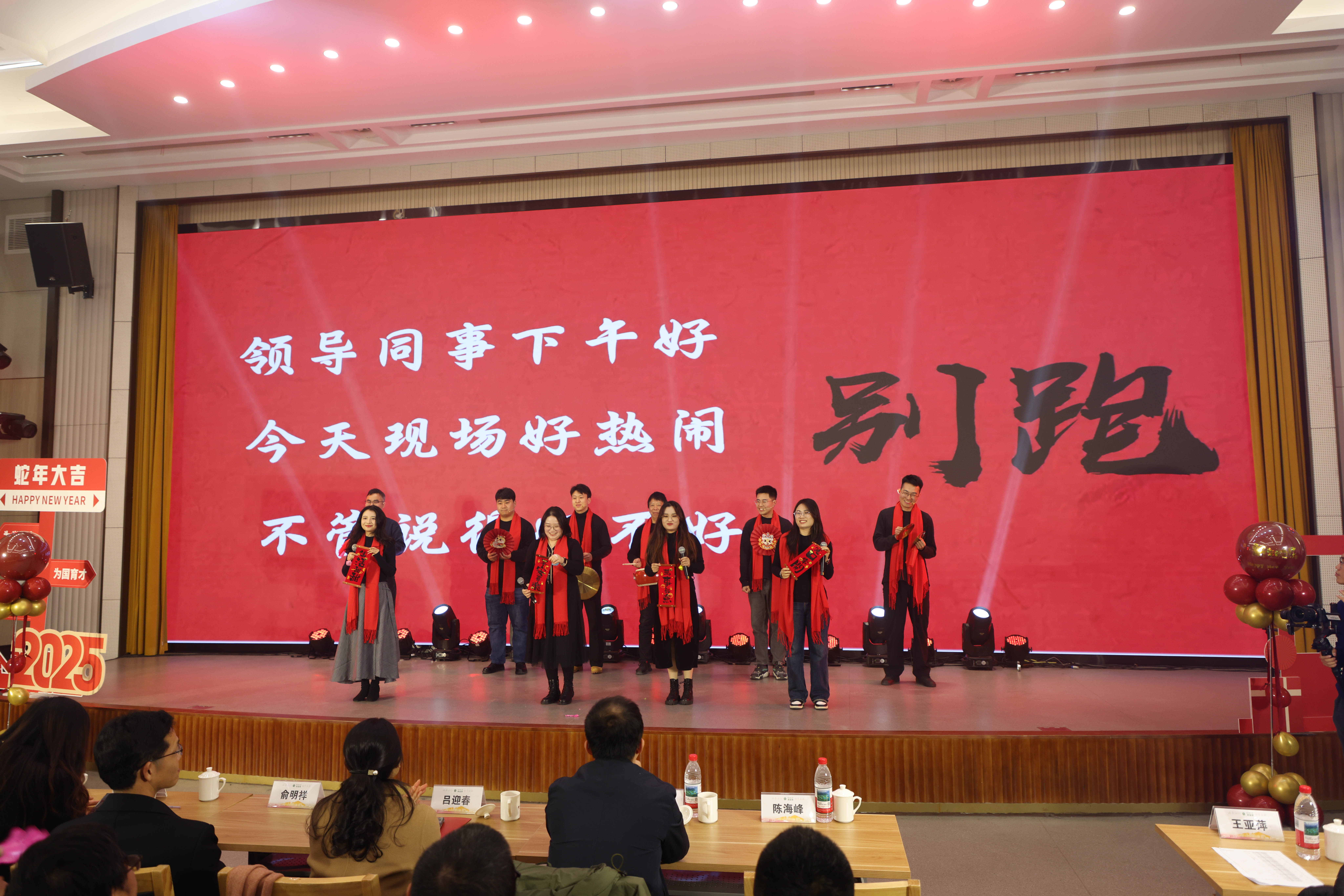 乐鱼体育投注-包含指导员辅导阵地赛场火热气氛高涨的词条