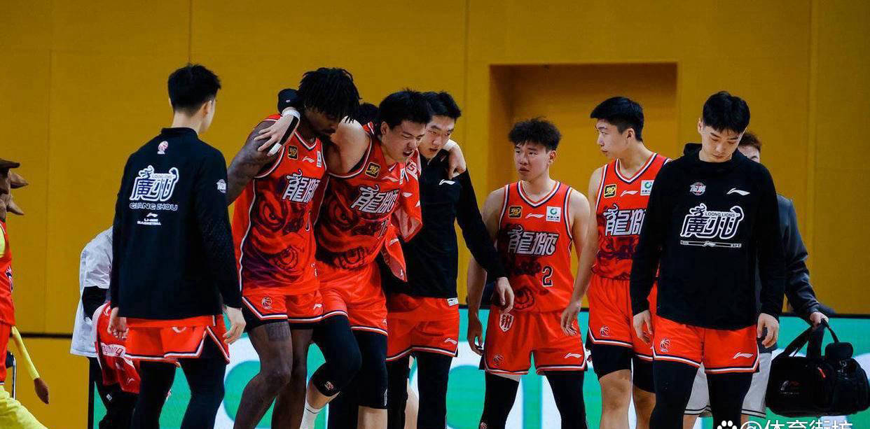 乐鱼体育娱乐-包含广州龙狮后卫连续两场砍下30+，被誉为球队得分王的词条