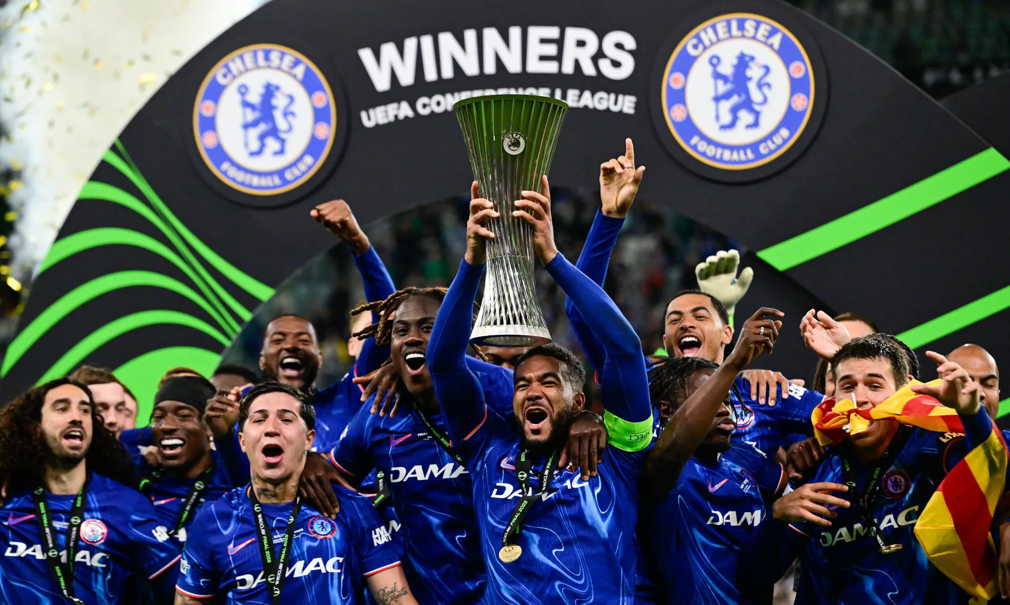 切尔西蓄积力量,欧冠夜色浓郁多彩的简单介绍 切尔西蓄积力量,欧冠夜色浓郁多彩的简单介绍