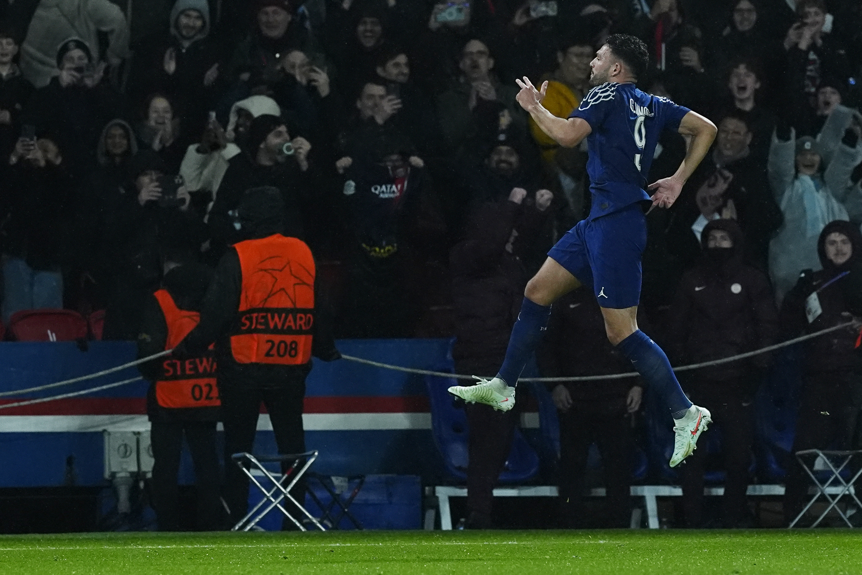 关于巴黎圣日耳曼在欧冠赛场大放异彩的信息 关于巴黎圣日耳曼在欧冠赛场大放异彩的信息