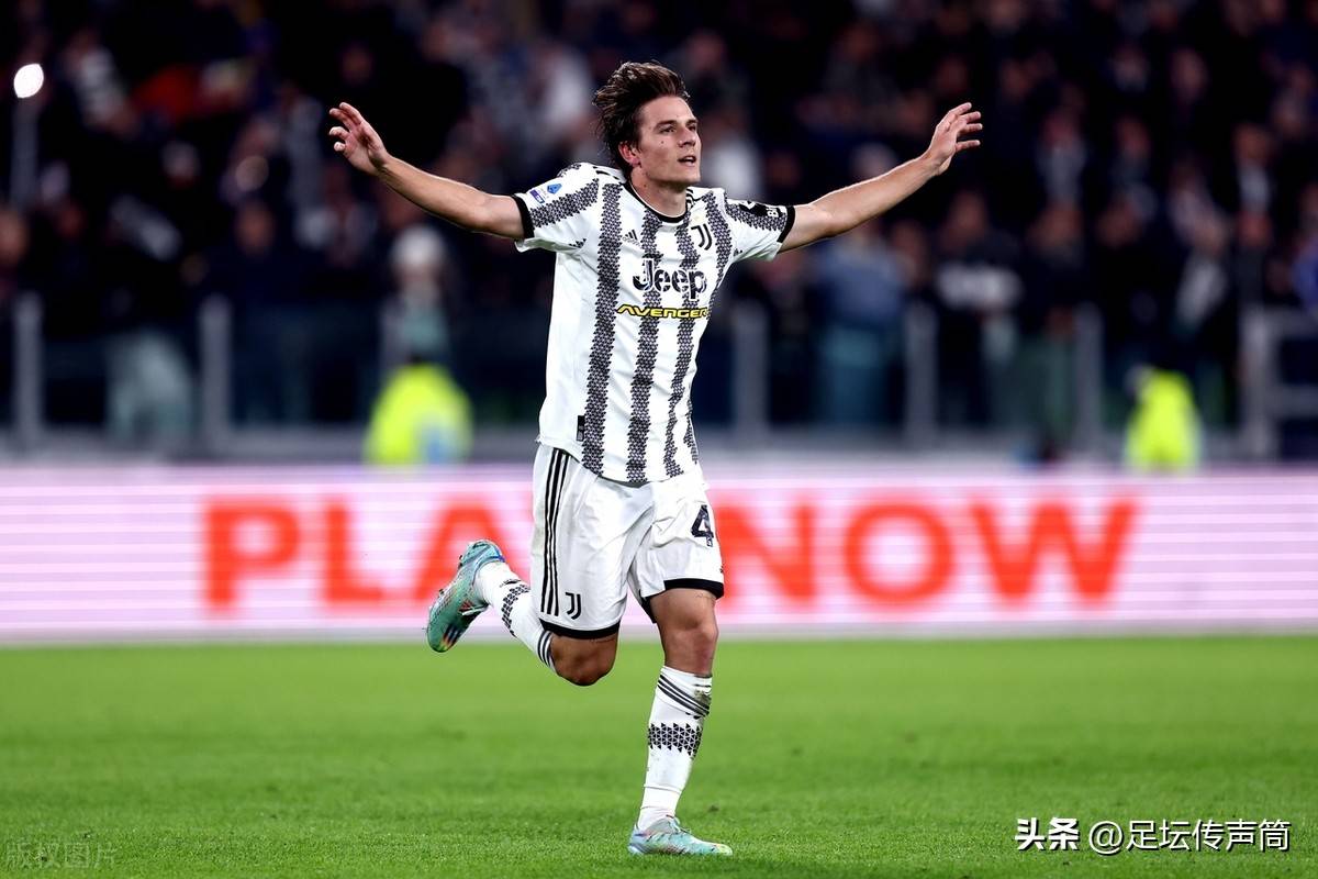 尤文图斯中场梅开二度,助球队大胜 尤文图斯中场梅开二度,助球队大胜