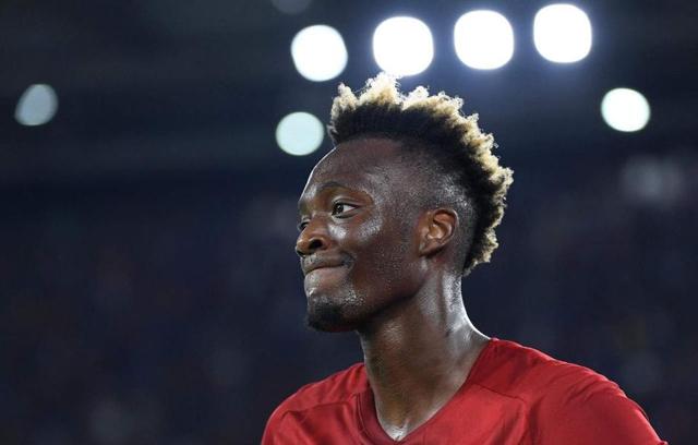 包含霍剌客场2比0击败卡利亚里，豪取联赛六连胜的词条