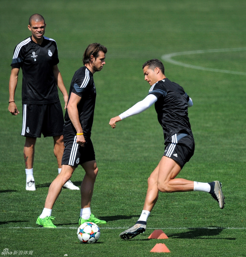 包含尤文教练团队大变动，备战风云变幻的词条