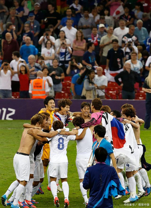 足球联赛中的巅峰对决让人心潮澎湃 足球联赛中的巅峰对决让人心潮澎湃