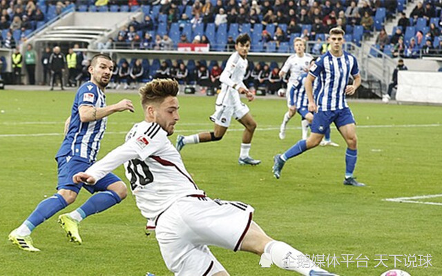 包含凯泽斯劳滕战胜对手，稳定表现获得胜利的词条